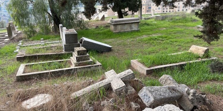 الرئاسية العليا تدين الاعتداء الهمجي على مقبرة الكنيسة الاسقفية الانجيلية