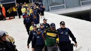 الأمن البرازيلي يعتقل 400 شخص على خلفية أعمال الشغب
