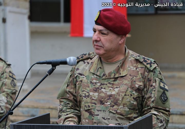 زيارة قائد الجيش لعسكريَّين جريحَين ولقيادة فوج التدخل الرابع