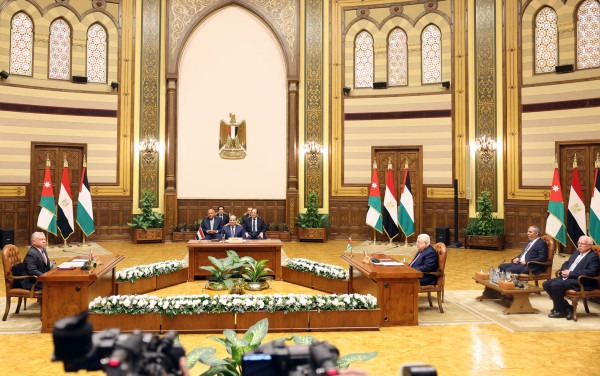 البيان الختامي للقمة الثلاثية في القاهرة يؤكد ضرورة الحفاظ على الحقوق المشروعة للشعب الفلسطيني