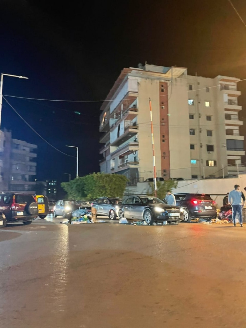 قطع الطريق في عبرا شرق صيدا احتجاجا على تردي الاوضاع وارتفاع الدولار
