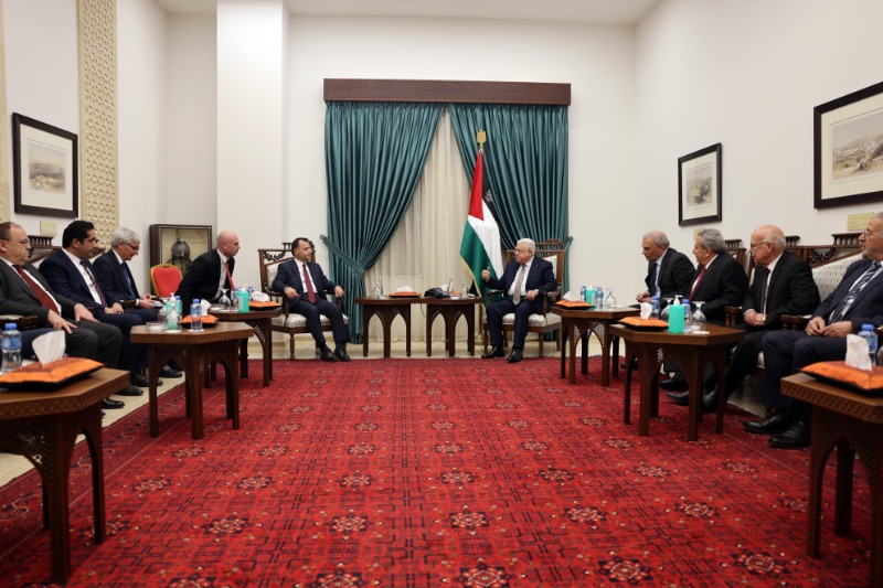 الرئيس عباس يستقبل رئيس وأعضاء المحكمة الدستورية التركية