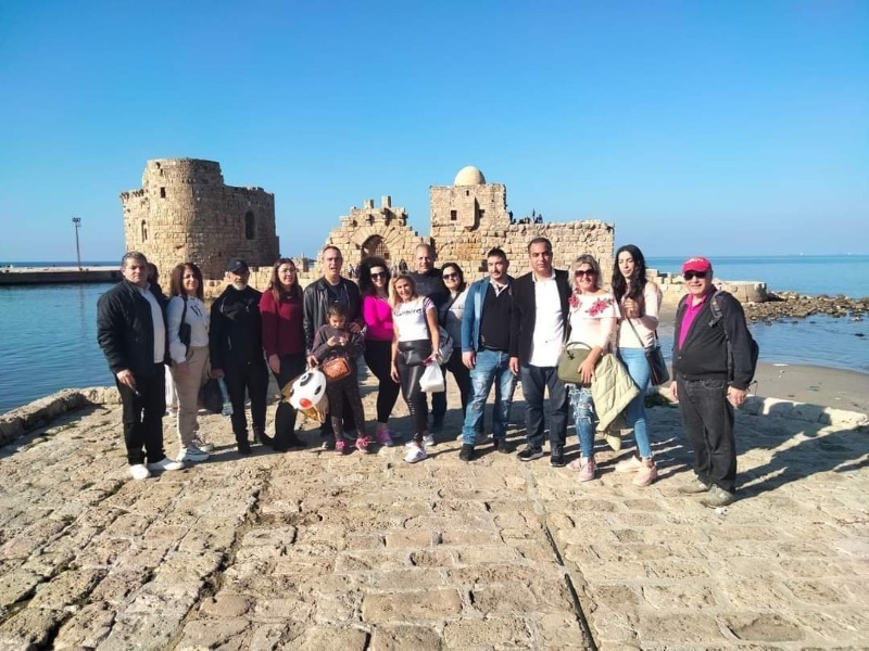 "WALK And DISCOVER GROUP" نظمت جولة لوفد سياحي كبير في صيدا القديمة بدعوة من ابن المدينة الناشط عمر حنينة