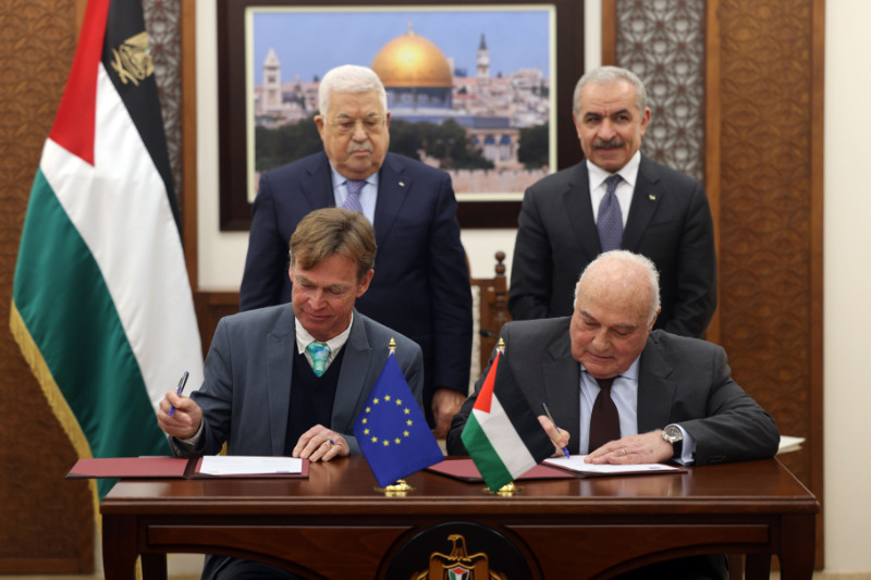 الرئيس عباس يرعى توقيع حزمة الدعم المالي لفلسطين من الاتحاد الأوروبي