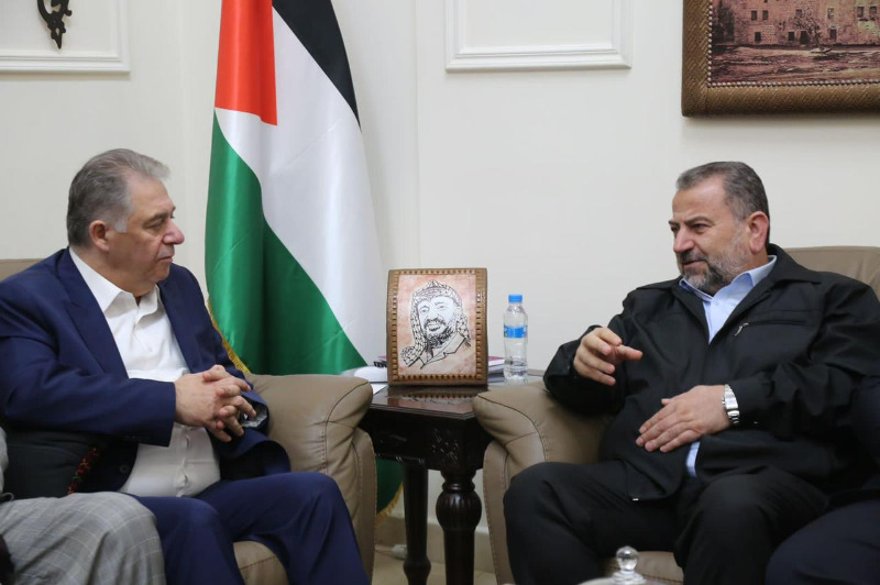 السفير دبور يلتقي وفداً من حركة "حماس" برئاسة صالح العاروري