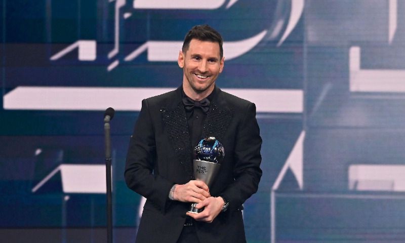 ميسي يفوز بجائزة أفضل لاعب في العالم لعام 2022