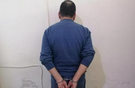 استأجر في أحد المباني مستعملًا اسمًا وهميًّا وسرق 5 منازل…