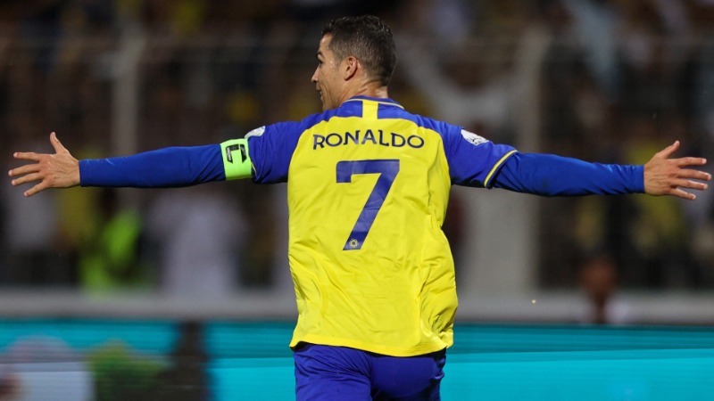 بند غريب يوقع عليه العاملون مع رونالدو في السعودية!