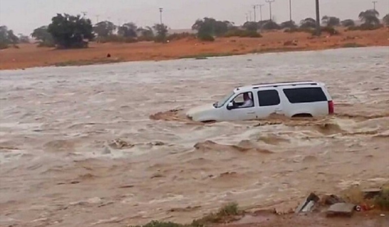 بالفيديو: 4 أطفال ضحية سيول قوية في السعودية!