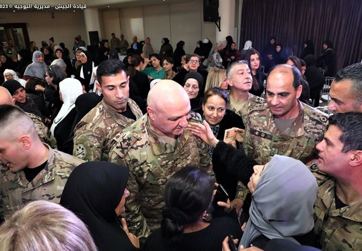 بالصور: قائد الجيش في احتفال تكريمي لأمهات العسكريين الشهداء لمناسبة عيد الأم