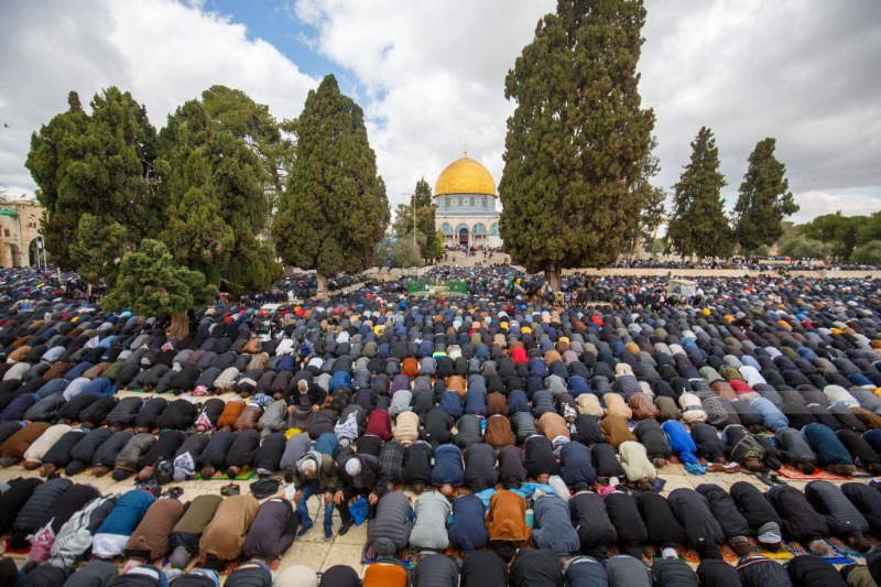 250 ألفاً يؤدون صلاة الجمعة الثانية من شهر رمضان في المسجد الأقصى