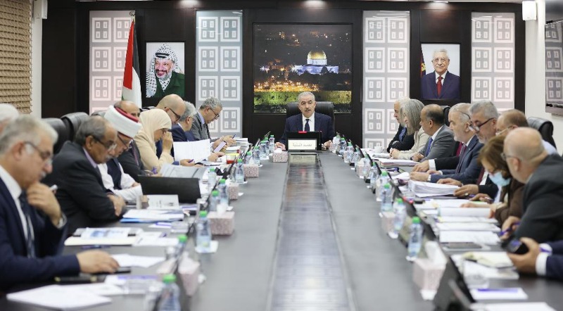 رئيس الوزراء اشتية يجدد مطالبته للمعلمين بالعودة إلى الدوام