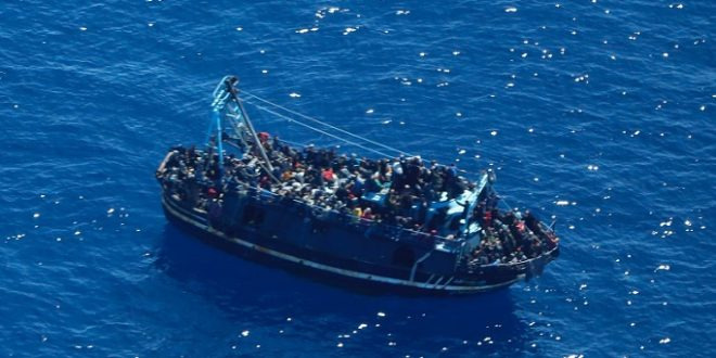 بالصور.. 400 مهاجر ضلوا طريقهم في البحر بين مالطا وليبيا