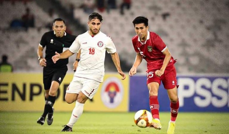 منتخب لبنان يهزم مضيفه الأندونيسي 2-1 كروياً