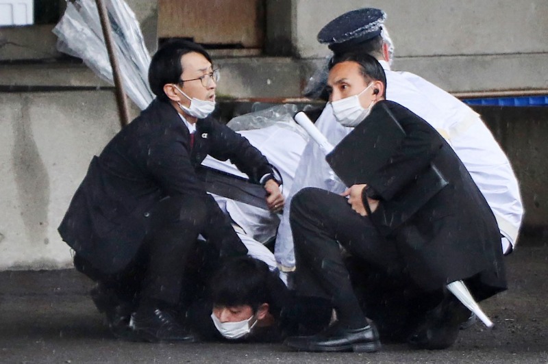 إجلاء رئيس الوزراء الياباني بعد سماع دوي انفجار!