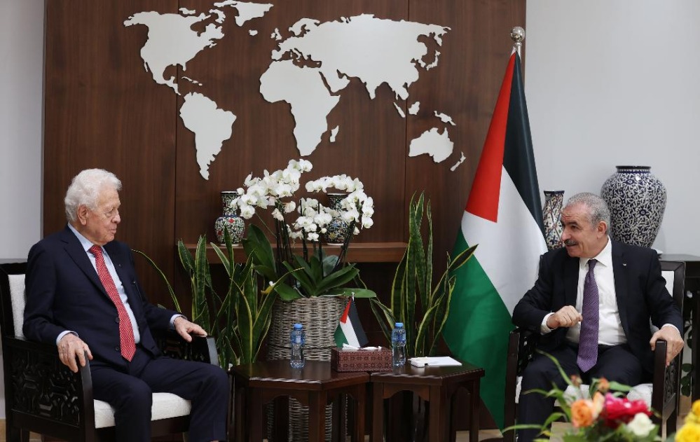رئيس الوزراء اشتية يدعو رجال الأعمال الفلسطينيين في المهجر إلى الاستثمار في وطنهم!