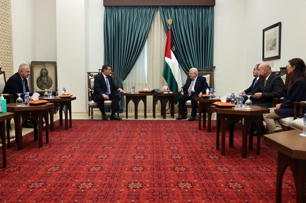 الرئيس  عباس يستقبل المبعوث الروسي الخاص لعملية السلام