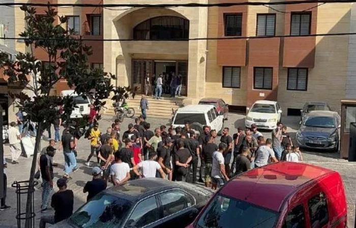 تجمع لمجموعة من الشباب امام مخفر صيدا القديمة.. والسبب؟