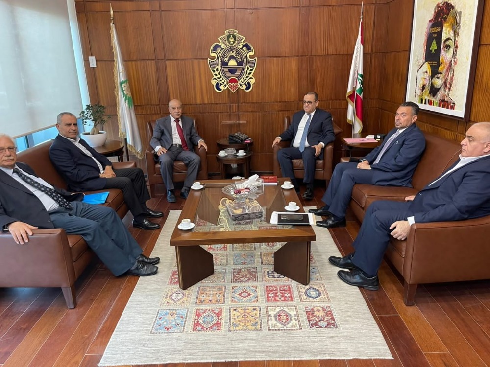 "الجبهة الديمقراطية" تلتقي مدير عام الامن العام بالإنابة وتعرض معه قضايا اللاجئين الفلسطينيين والعدوان على قطاع غزه