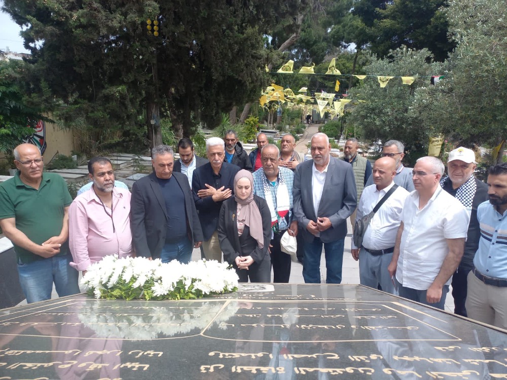 اللجنة الأولمبية تضع إكليلاً باسم الفريق الرجوب في مثوى شهداء فلسطين في بيروت