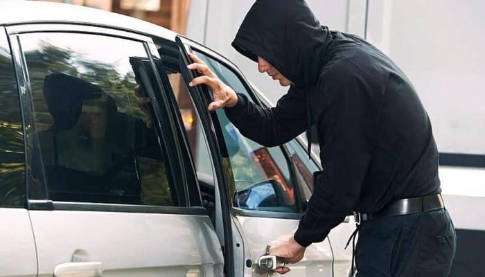 توقيف عصابة متخصصة بسرقة السيارات وتهريبها إلى سوريا