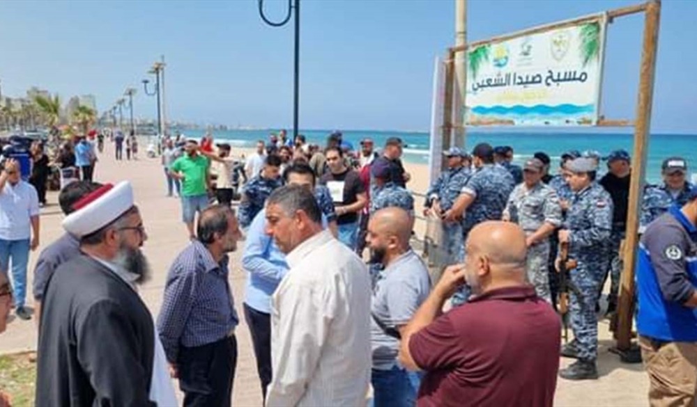 تحركات مضادَّة بين مؤيد ومعارض تلاسن وتدافع والسبب "المايوه"