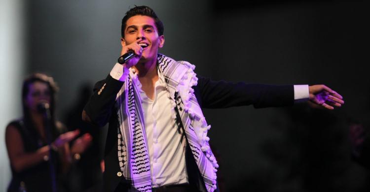 ماذا رد عساف بعد حذف "سبوتيفاي" و"آبل ميوزي" أغنيته الشهيرة "دمي فلسطيني"!