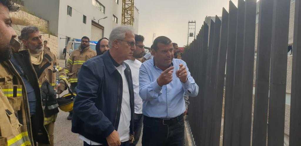 الحريق مستمر في معمل المفروشات في نهر ابراهيم