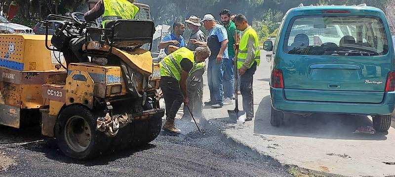 تنفيذ المرحلة الثانية من إصلاح وتزفيت الحفر في طرقات صيدا الإدارية