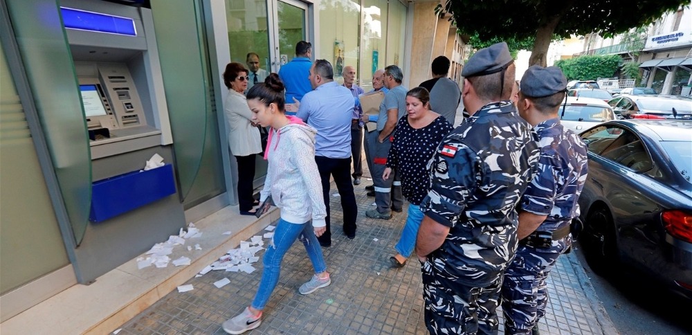 عن طبع الليرة والودائع.. كلامٌ جديد من خبير إقتصاديّ وهذا ما قاله