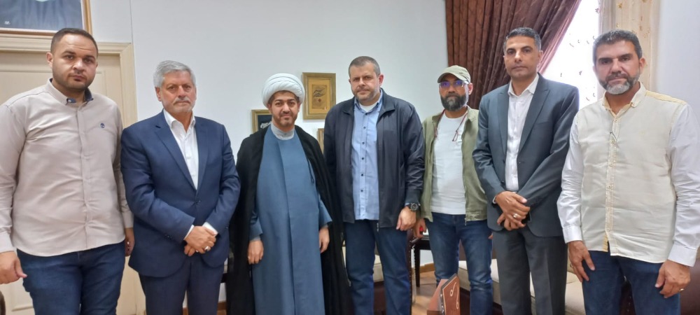 وفد من "الحزب" يهنئ الفعاليات الصيداوية بالأضحى ويزور روضات شهداء المقاومة في جبانة صيدا