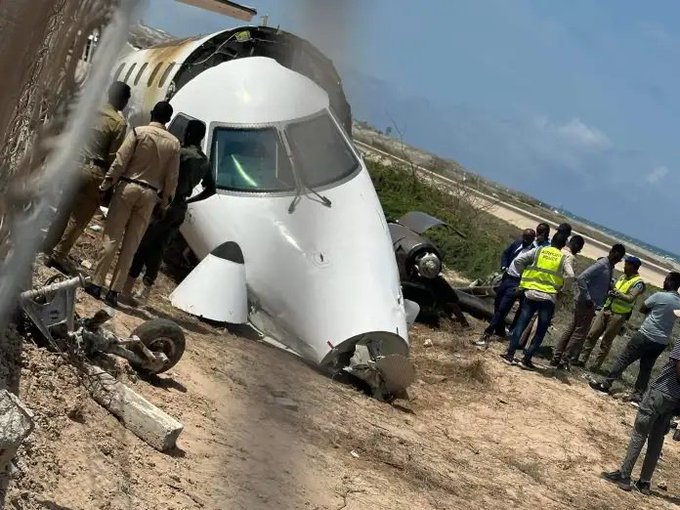 بالفيديو.. تحطم طائرة صومالية أثناء هبوطها!