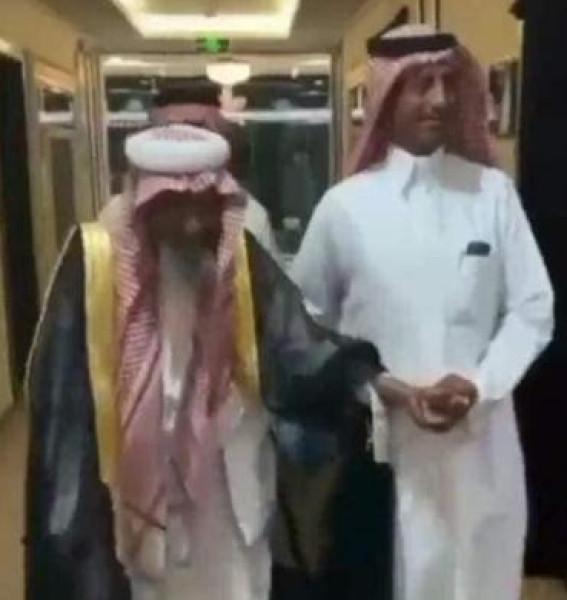 بالصور.. مسن يتزوج بعمر الـ 90 ويتصدر الترند!