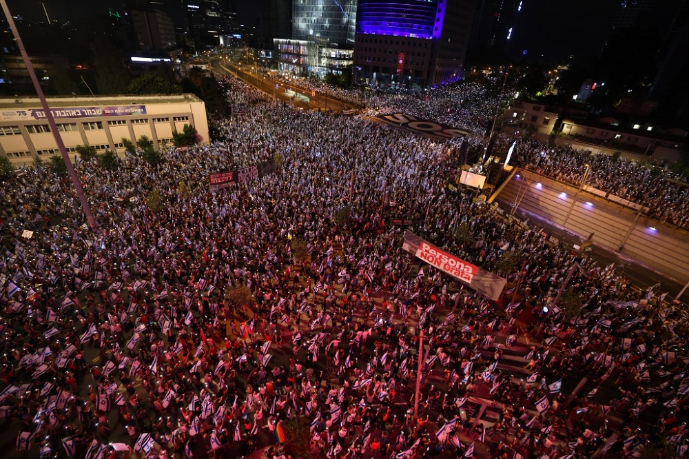 عشرات الآلاف من الإسرائيليين يتظاهرون ضد حكومة نتنياهو للأسبوع الـ28 على التوالي