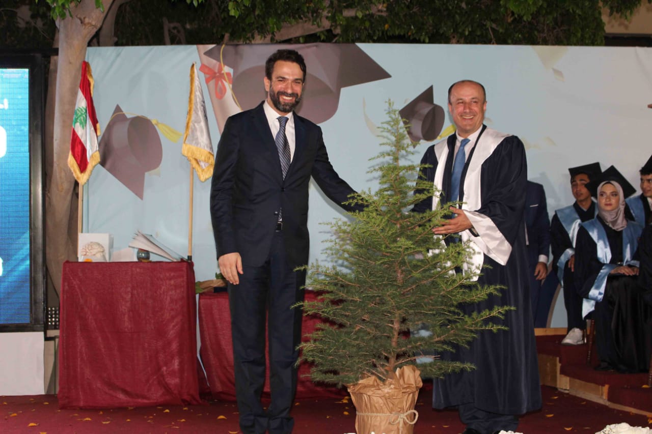 المايسترو د. لبنان بعلبكي يرعى احتفال  ثانوية "السفير" بتخريج "فوج البر والإتقان 2023"