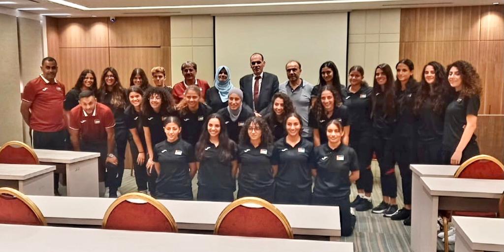 القدومي يتفقد منتخب فلسطين للسيدات