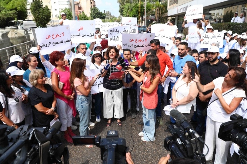 إعتصام لنقابة الممرضات والممرضين رفضاً لموقف نقابة المستشفيات من تصحيح الأجور