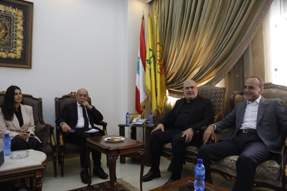 لودريان يستهل لقاءاته من حارة حريك