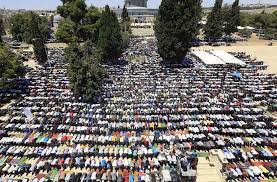 45 ألف  يؤدون صلاة الجمعة في المسجد الأقصى
