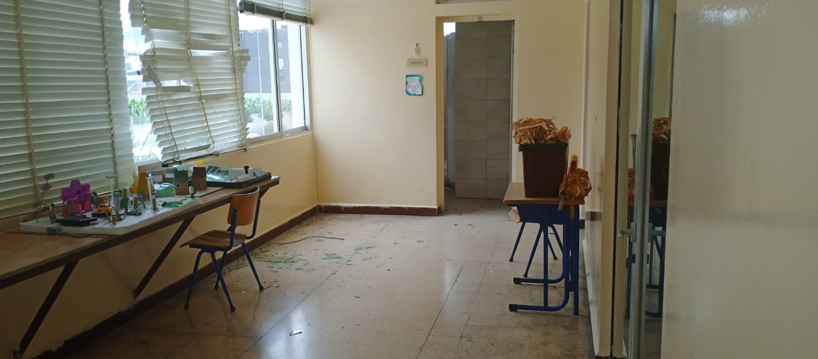 بالصور.. أضرار جسيمة في مدرسة عائشة أم المؤمنين