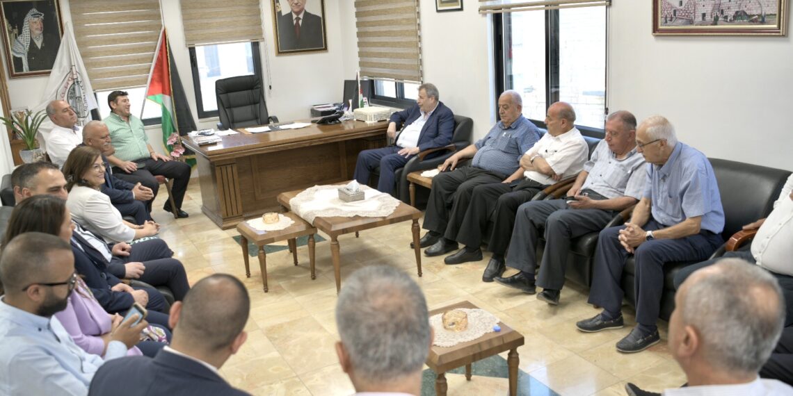 د.خوري يلتقي رئيس واعضاء بلدية بيت جالا