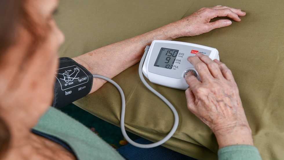 طبيبة قلب توضح سبب خطورة الحر على من يعاني من ارتفاع مستوى ضغط الدم
