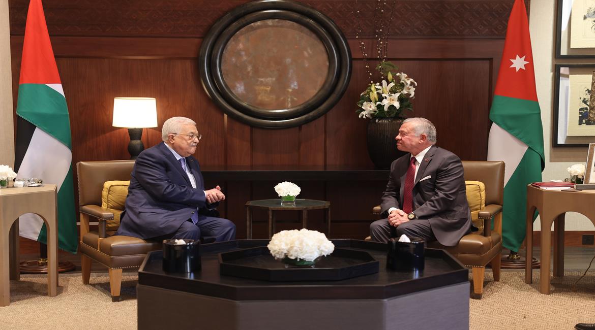الرئيس عباس يصل عمّان ويجتمع مع العاهل الأردني