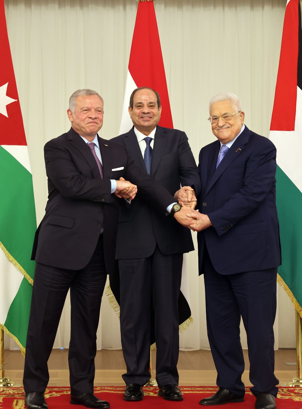 قمة ثلاثية بين الرئيس عباس ونظيره المصري والعاهل الأردني في مصر