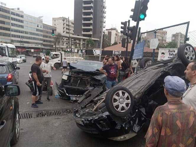 بالصور: سقوط 5 جرحى نتيجة حادث سير مروع على مفرق الفنار...