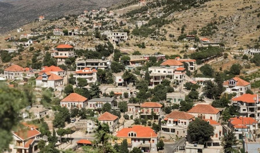 بالصورة: بلبلة في راشيا... العثور على 3 جثث بلباس عسكري أثناء دفن أحد الأشخاص!