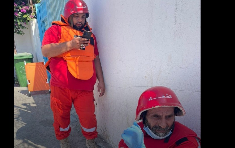 بالصور: جمعية الشفاء تواصل إجلاء جرحى مخيم عين الحلوة
