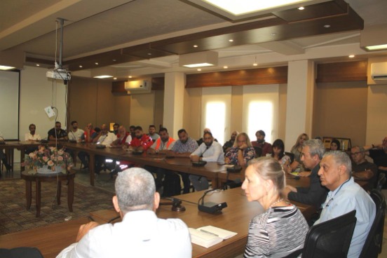 إجتماع موسع في بلدية صيدا للهيئات الإغاثية المحلية والدولية وتوافق على نقل النازحين إلى أماكن آمنة لرعايتهم