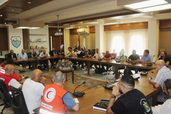إجتماع موسع في بلدية صيدا للهيئات الإغاثية المحلية والدولية وتوافق على نقل النازحين إلى أماكن آمنة لرعايتهم