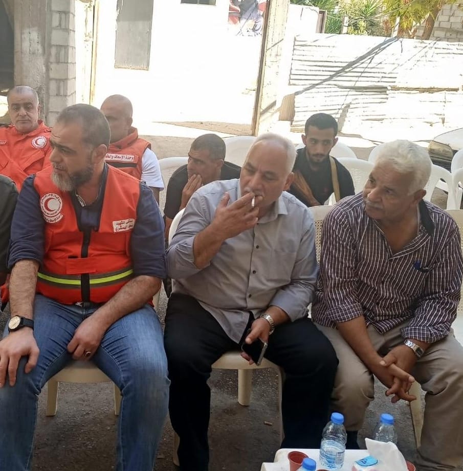 د. رياض أبو العينين يزور مخيم عين الحلوة للتعزية بالشهداء وتفقد  فرق الإسعاف والطوارئ